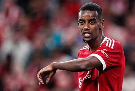 Alexander Isak's Debut Brings Glamour Despite Noticeable Lack of Match Fitness