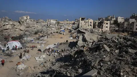 Military Tanks Advance into Key Gazan Residential District