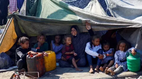 Cataclysmic Situation within Gaza City while Military Tanks Advance