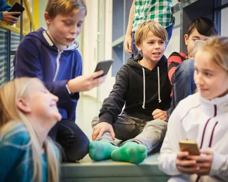 Sweden to Introduce National Mobile Phone Restriction in Schools