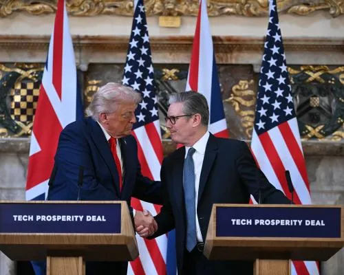 Donald Trump Turns Fire on Vladimir Putin and Praises UK in Press Conference with Keir Starmer